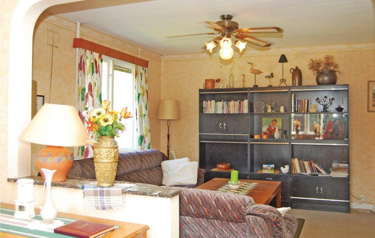 3 Bedroom Amazing Home In Lnsboda Falsehult Екстериор снимка